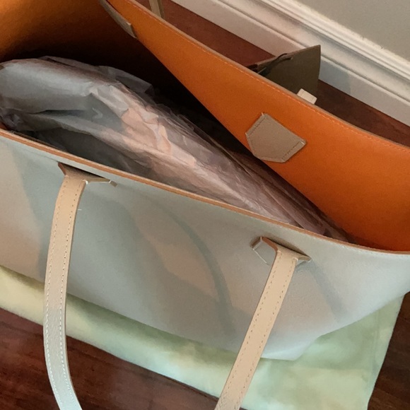 Brand New Burberry Tote Bag - Picture 3 of 3